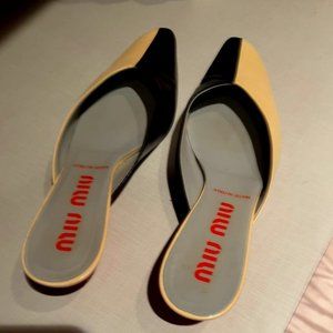 Gorgeous cream, black and red/orange Miu Miu flat shoes - size 39